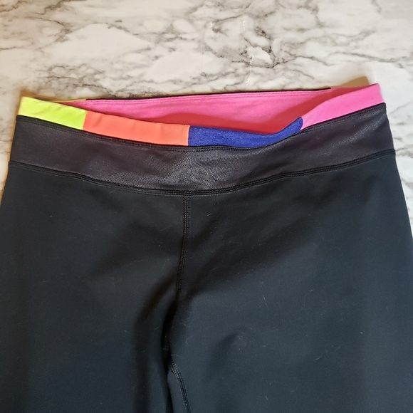 Under Armour Medium capri length stretch pants - Picture 2 of 3